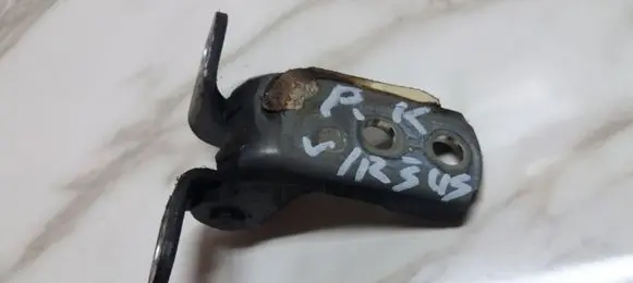 Toyota Prius (XW20) Front door upper hinge