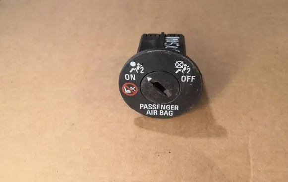 Passenger airbag on/off switch