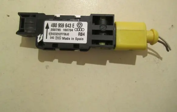 Audi A3 S3 8P Airbag deployment crash/impact sensor 4B0959643E