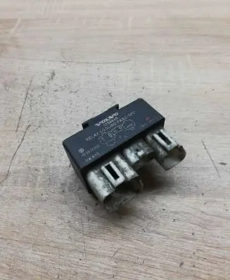 Volvo V40 Coolant fan relay 1398845 899962000