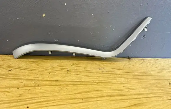 Suzuki Grand Vitara II Dashboard glove box trim 7386265J0