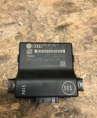 Audi A4 S4 B8 8K Gateway control module 8T0907468R