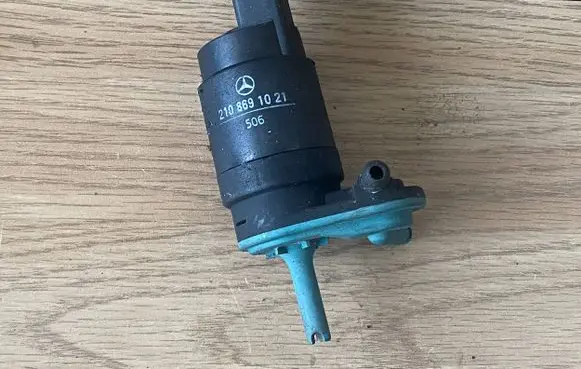 Mercedes-Benz A W168 Windscreen/windshield washer pump 2108691021