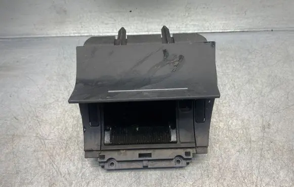 Skoda Octavia Mk2 (1Z) Car ashtray 1Z1863077A 1Z1857962B 8102550