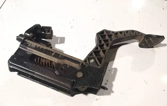Volkswagen Golf IV Clutch pedal 