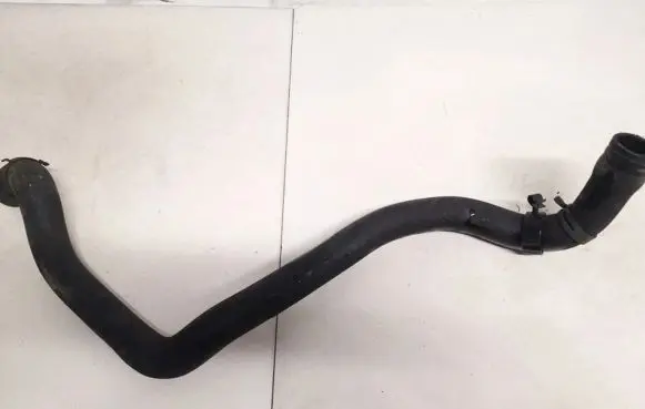 Audi TT Mk1 Engine coolant pipe/hose 8n0121051b