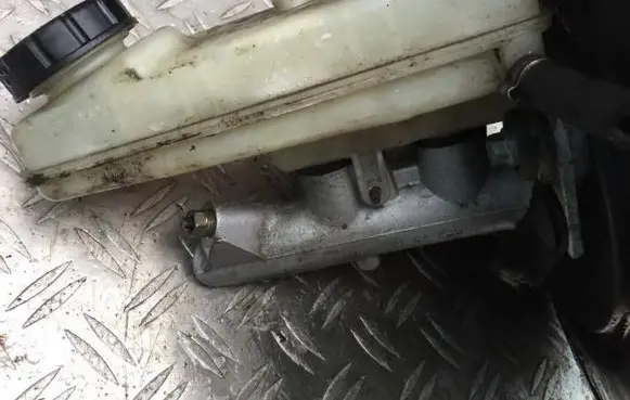 Renault Scenic II - Grand scenic II Master brake cylinder