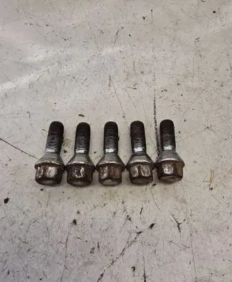 Volvo V70 Nuts/bolts 1234