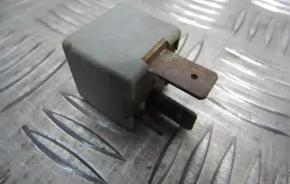 Volkswagen Golf II Other relay 171906383