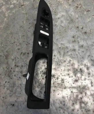 Volkswagen Golf Plus Front door window switch trim 5M1867371B