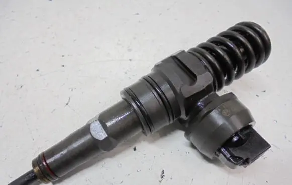 Skoda Octavia Mk2 (1Z) Fuel injector 038130073AG
