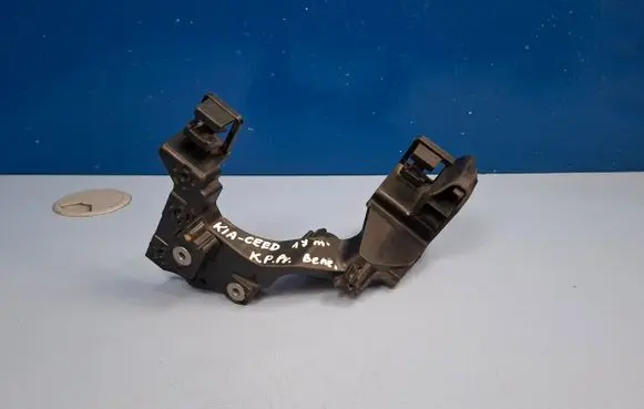 Headlight/headlamp mounting bracket