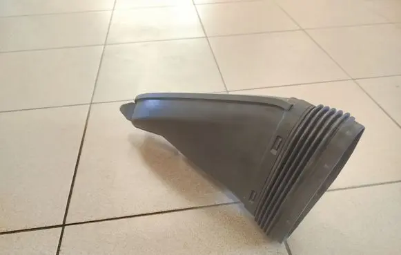 Audi A7 S7 4G Air intake duct part 4G0129624D
