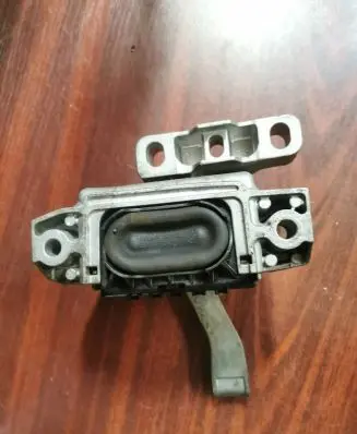 Volkswagen Golf VIII Engine mount bracket 5WA199262E 22102020 93VPE8EB088606