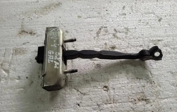Toyota RAV 4 (XA30) Loading door check strap stopper 