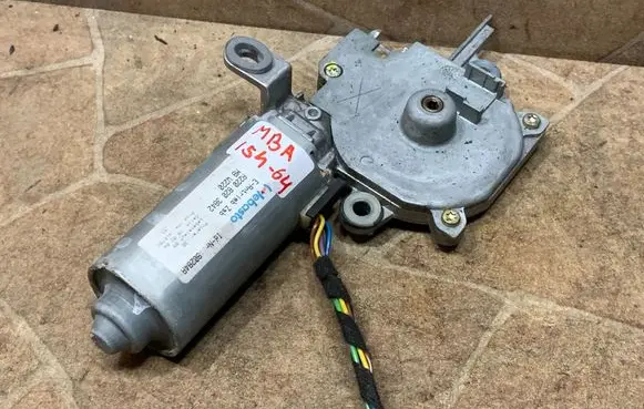 Mercedes-Benz S W220 Sunroof motor/actuator A2208203842