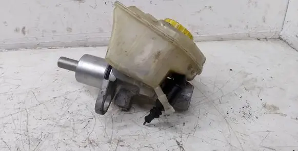 Master brake cylinder