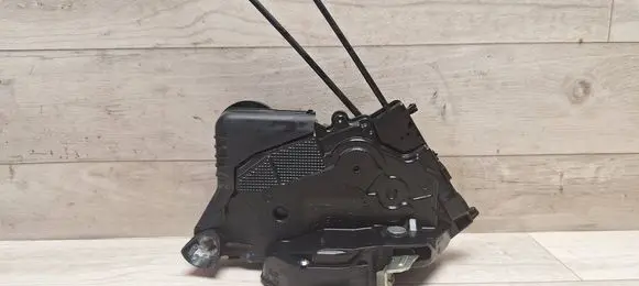 Toyota Yaris Front door lock