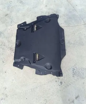 Volvo XC60 Engine splash shield/under tray 
