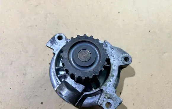 Volkswagen Transporter - Caravelle T4 Water pump 074121019C