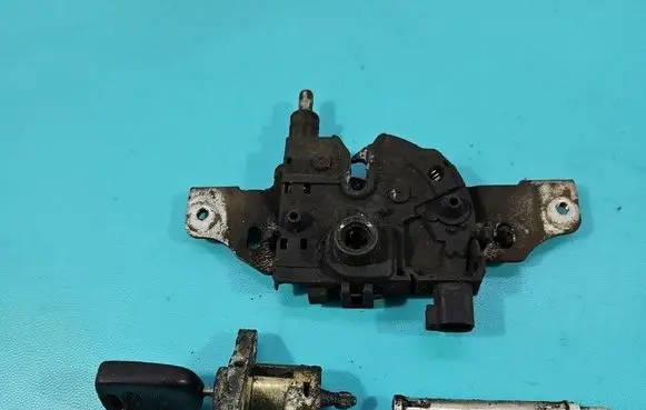 Ford Mondeo Mk III Engine bonnet/hood lock/catch 1S7A16700AA IMPRK1581507