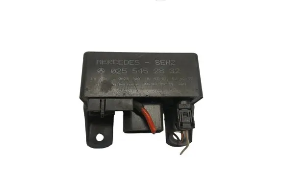 Mercedes-Benz A W168 Glow plug pre-heat relay 0255452832 39075000