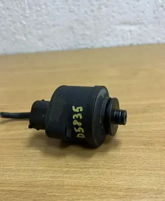 BMW X6 E71 Fuel injection high pressure pump 780058903 D5835