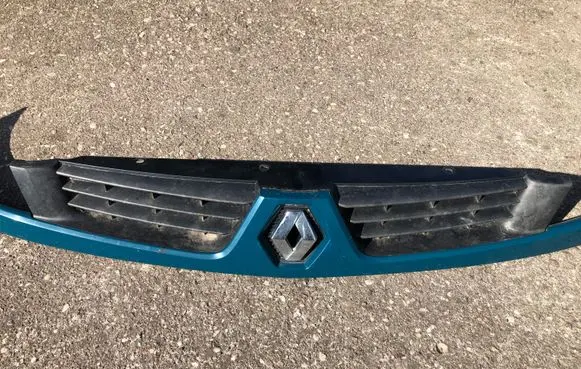 Renault Kangoo I Front bumper upper radiator grill 8200070031 8200331208