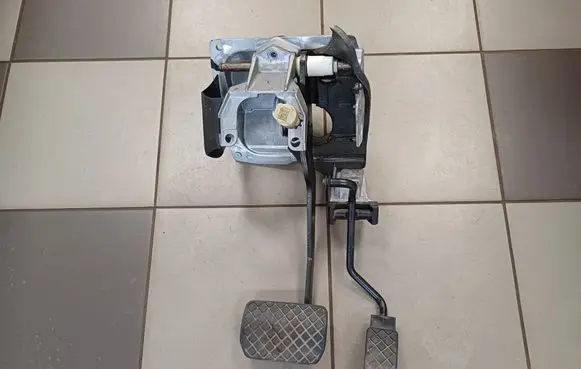 Audi A8 S8 D2 4D Pedal assembly 