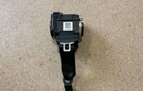 BMW X1 U11 Rear seatbelt 9873742