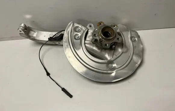 BMW X6 G06 Front wheel hub 6876655 6895655
