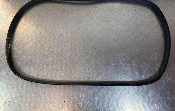 Rear door rubber seal (on body)