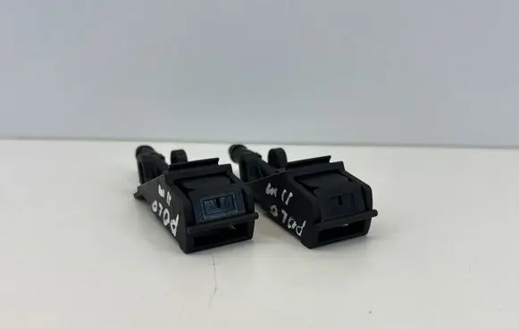 Volkswagen Polo V 6R Windshield washer spray nozzle 