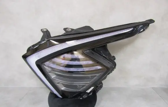 KIA Sportage Headlight/headlamp 92101R2150