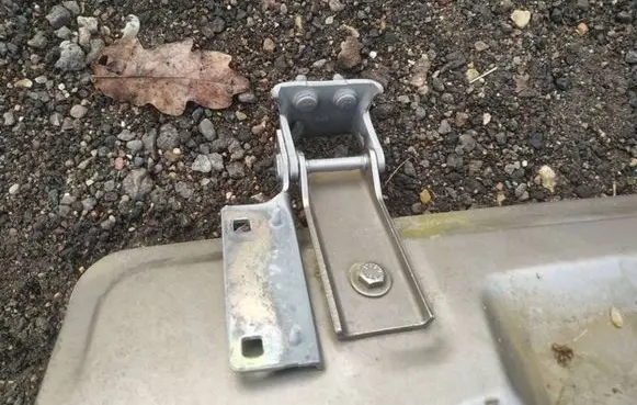 Peugeot 407 Tailgate/trunk/boot hinge