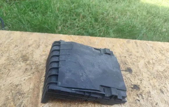 Volkswagen Golf V Fuse box cover 014189871 1K0937132F 017180061
