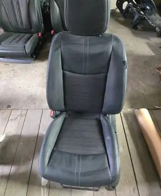Nissan Leaf II (ZE1) Front driver seat