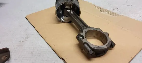Nissan X-Trail T30 Piston 5M313