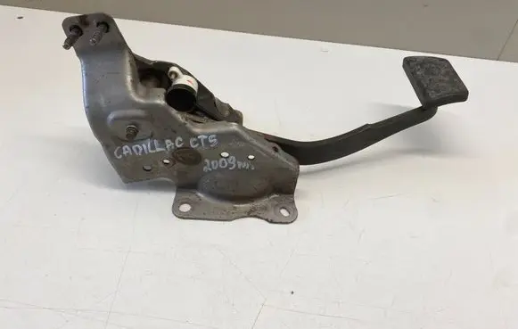 Cadillac CTS Brake pedal 25916808