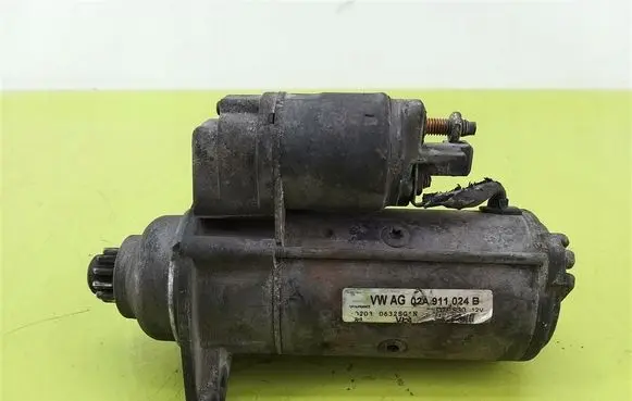 Volkswagen Golf IV Starter motor 02A911024B