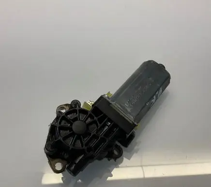 Mercedes-Benz E W211 Seat adjustment motor 0390203001