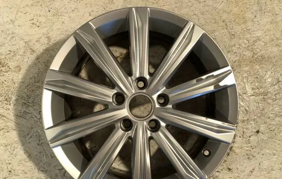 Volkswagen Touran I R17 alloy rim 