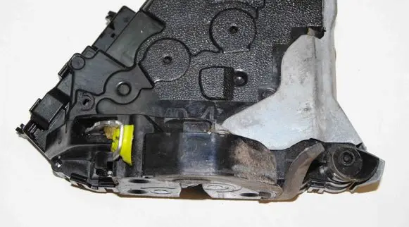 Lexus GS 300 350 430 450H Coupe door lock (next to the handle) 