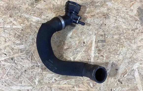 Porsche Macan (95B) Engine coolant pipe/hose 95B121109H