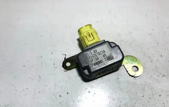 Mazda 323 F Airbag deployment crash/impact sensor b25d57kc0a 8f18a