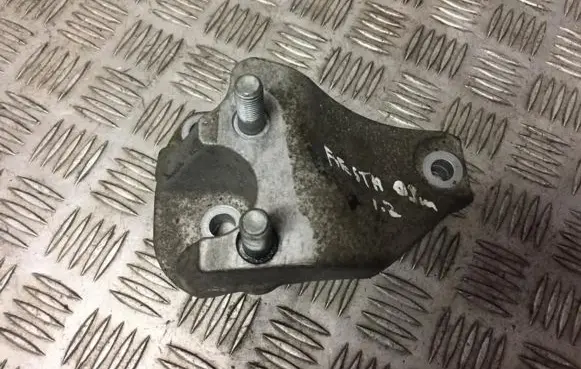 Ford Fiesta Engine mounting bracket 8V517M125AB 8V51-7M125-AB