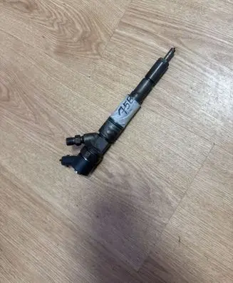 BMW 5 E39 Fuel injector 0445110047