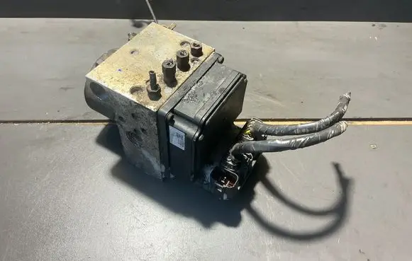 Nissan X-Trail T30 ABS Pump C47A695
