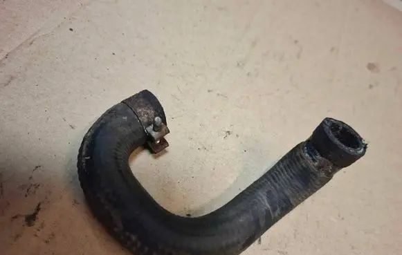 Mercedes-Benz W123 Engine coolant pipe/hose