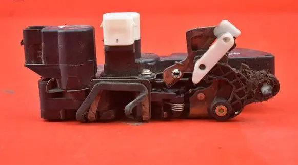 Opel Frontera B Rear door lock 16637561